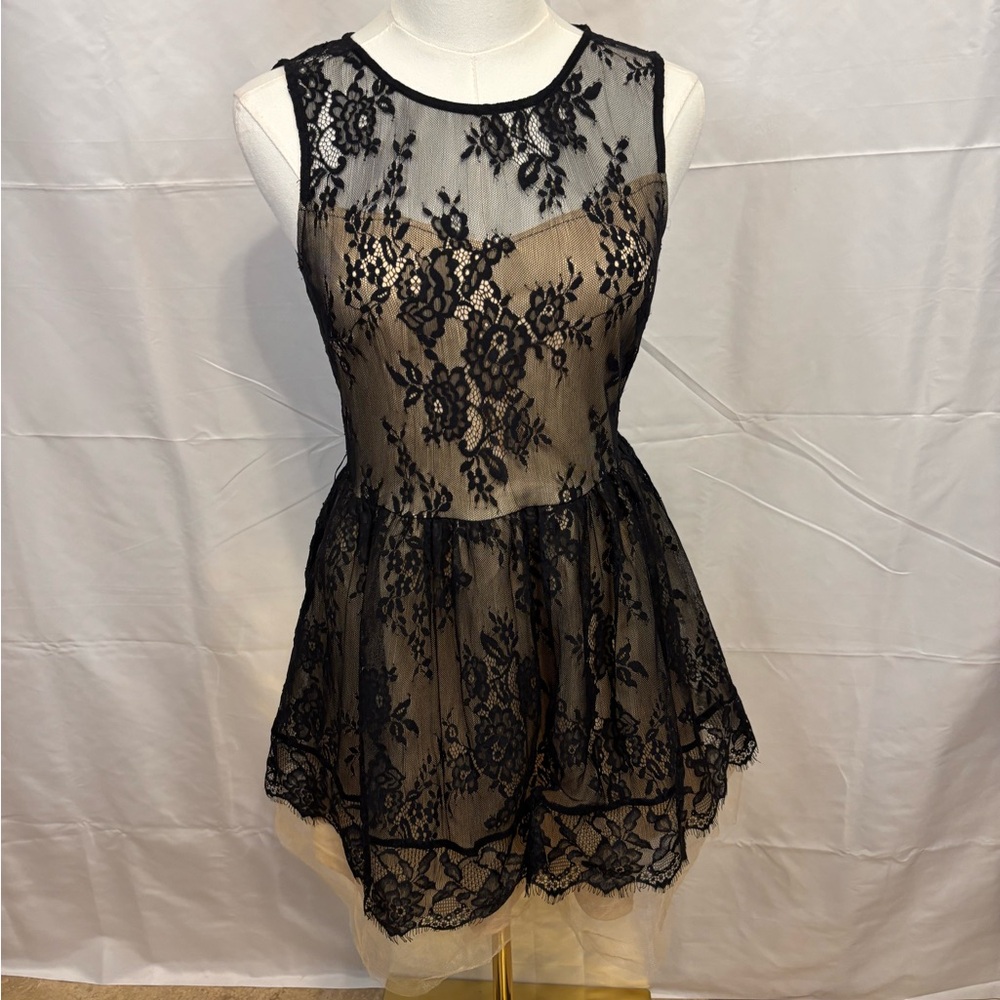 Papaya Black Lace Overlay Cocktail Dress Nude‎ Lining Size Small